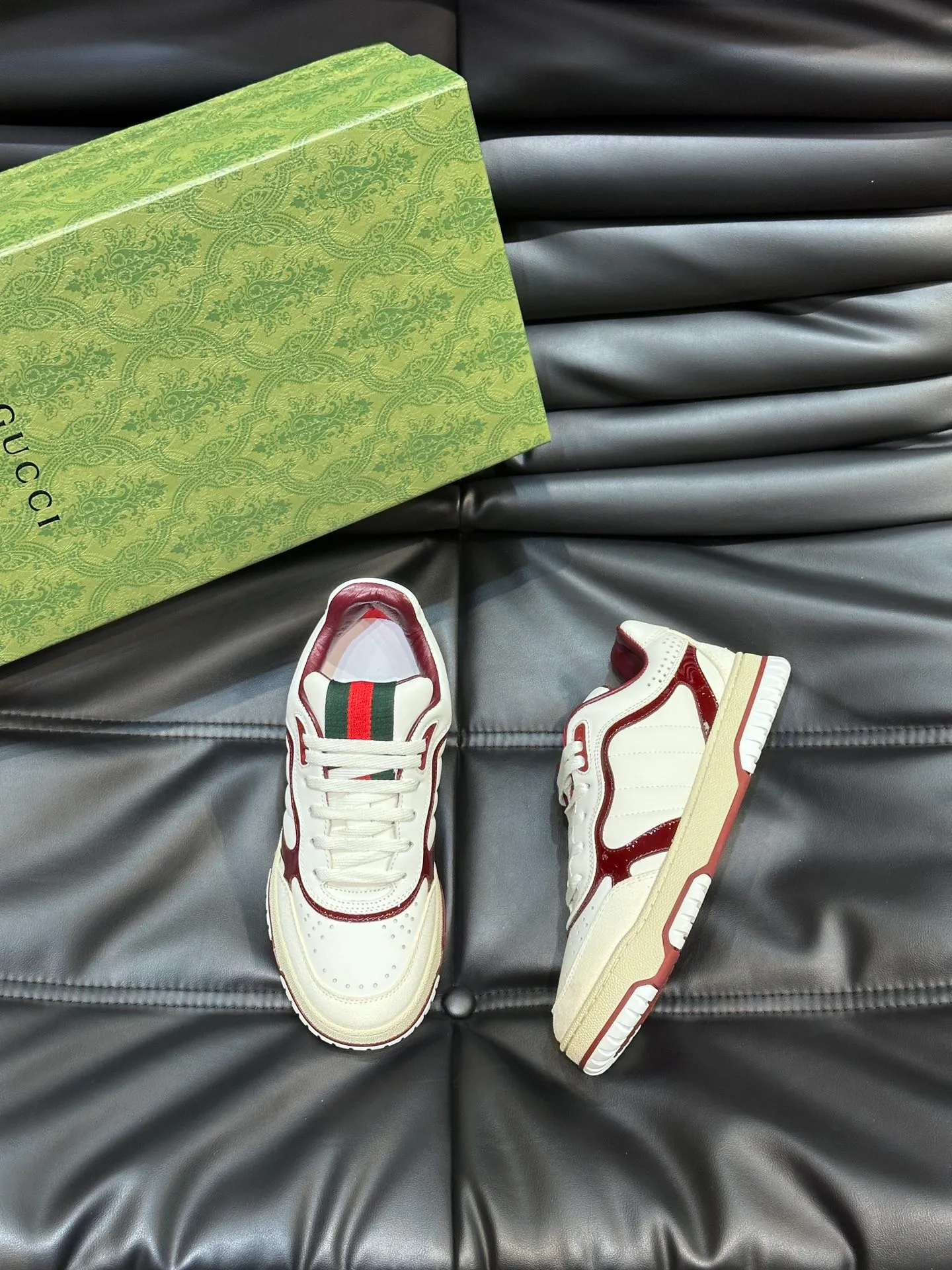 Men's shoes 💰p500 "GUCC*" Re series 👫 Couple style webbed leather sneakers, as the first sneakers created by Sabato De Sarno for Gucci, the Re-Web series reinterprets the brand's classic stripes, and sets off the modern silhouette design with bold and unique details. This shoe is crafted from iconic classic GG canvas and white leather. This new sneaker is ingeniously decorated with many of the brand's classic details, and is equipped with a bright red and green webbing tongue, which will make people fall in love at first sight. Women’s size 35-39. Men’s size 38-44